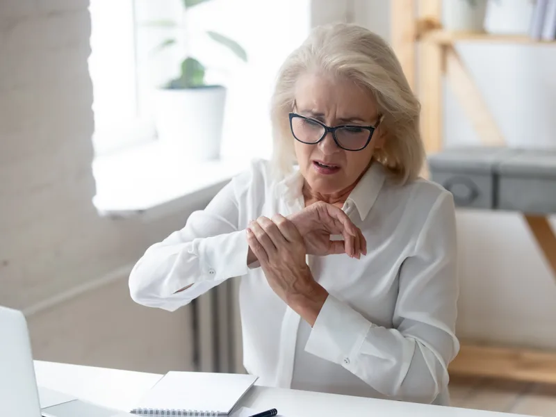 Hans Chiropractic & Injury Center treating bursitis in Norcross