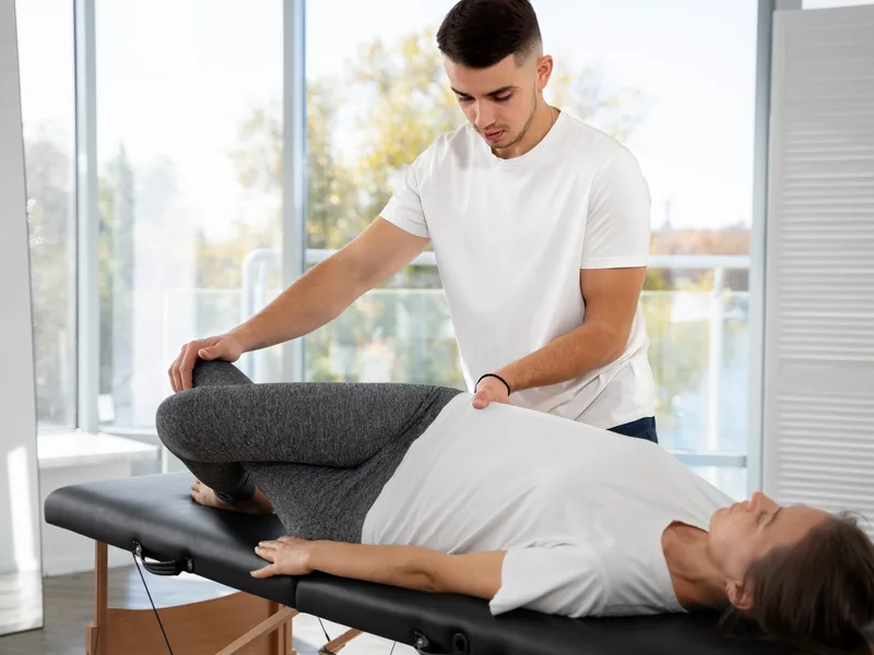 Hans Chiropractic & Injury Center treating hip pain in Norcross