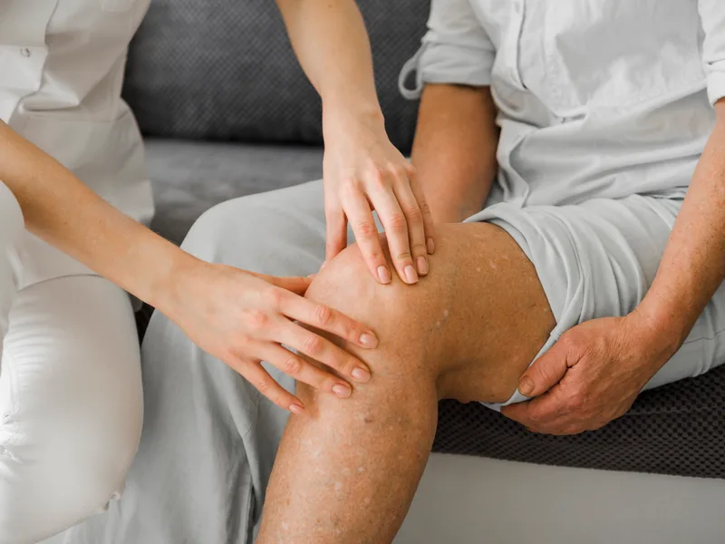 Atención quiropráctica para dolor de rodilla en Hans Chiropractic & Injury Center, Norcross