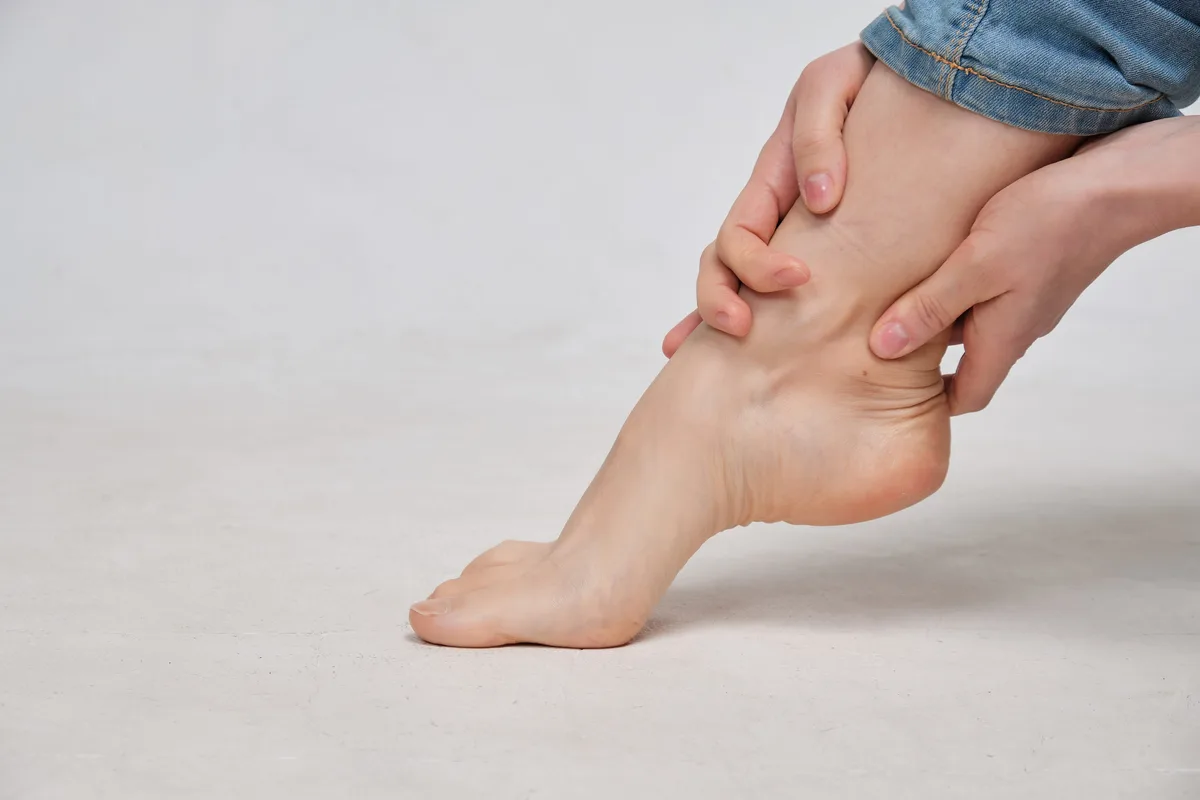 How Hans Chiropractic & Injury Center treats neuropathy in Norcross